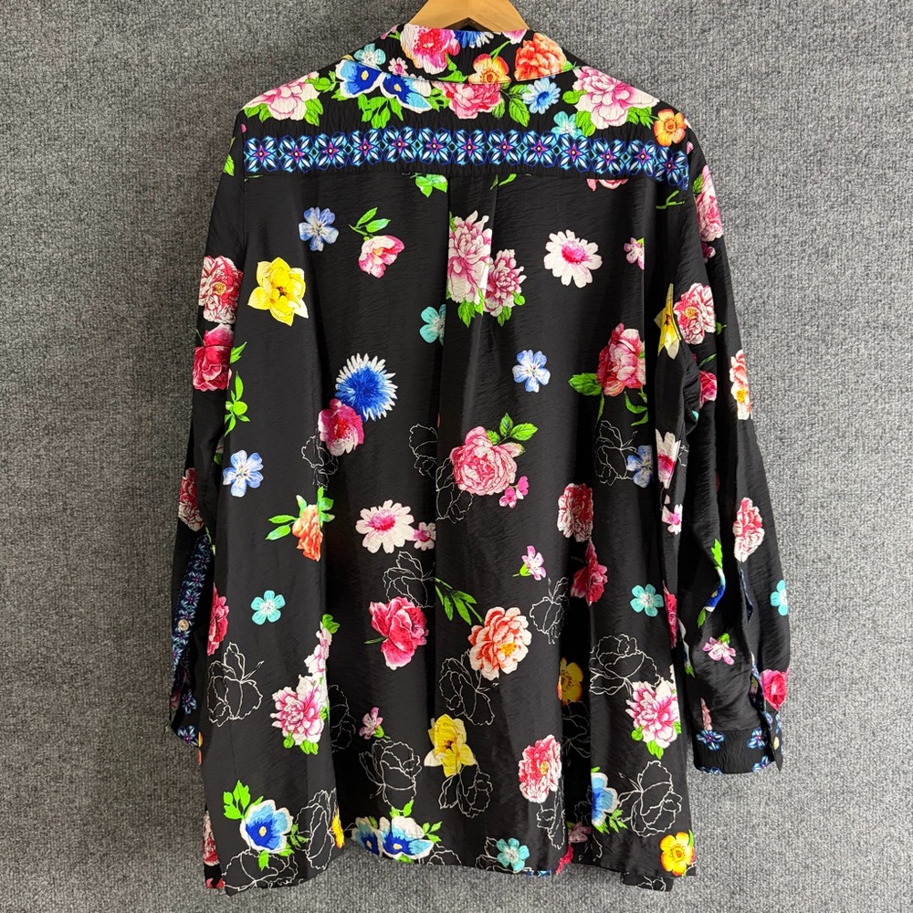 John Mark Womens Floral Button Front Tunic Top Size 1X Black Multicolor Vacation - Picture 3 of 12